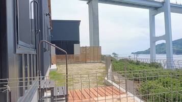 2 bedrooms, desk, laptop workspace, free WiFi