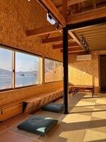 2 habitaciones, escritorio y espacio para trabajar con laptop 