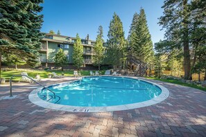 Et oppvarmet basseng