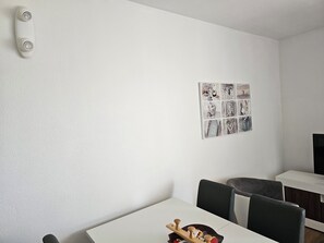 Dining - Logement à 50M de la mer Autorisée aux Chiens, à Côté du Golf et Près du lac (Saint-Jean-de-Monts)