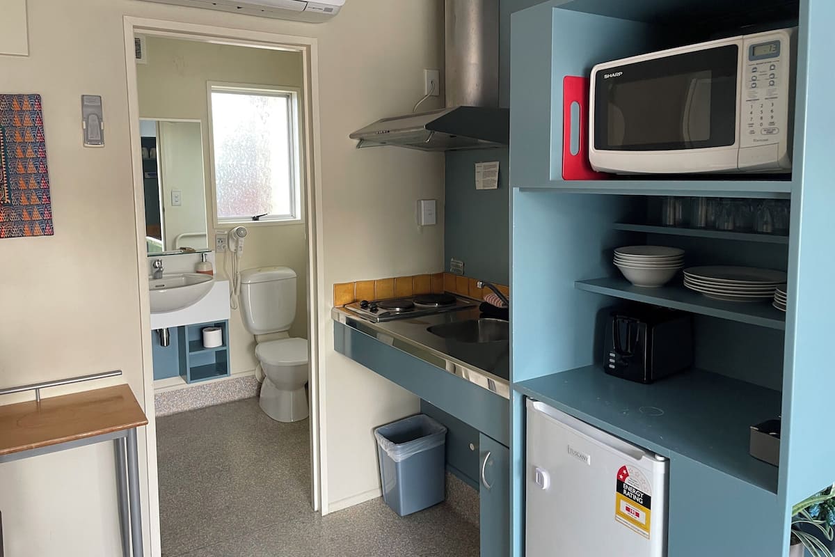 Basic Room (Room 2) | Soundproofing, iron/ironing board, free WiFi, bed sheets