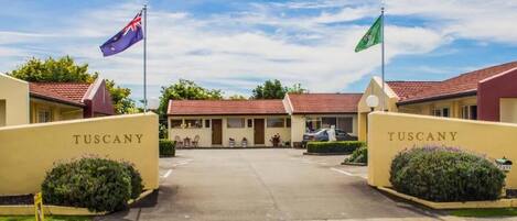 Fachada de la propiedad