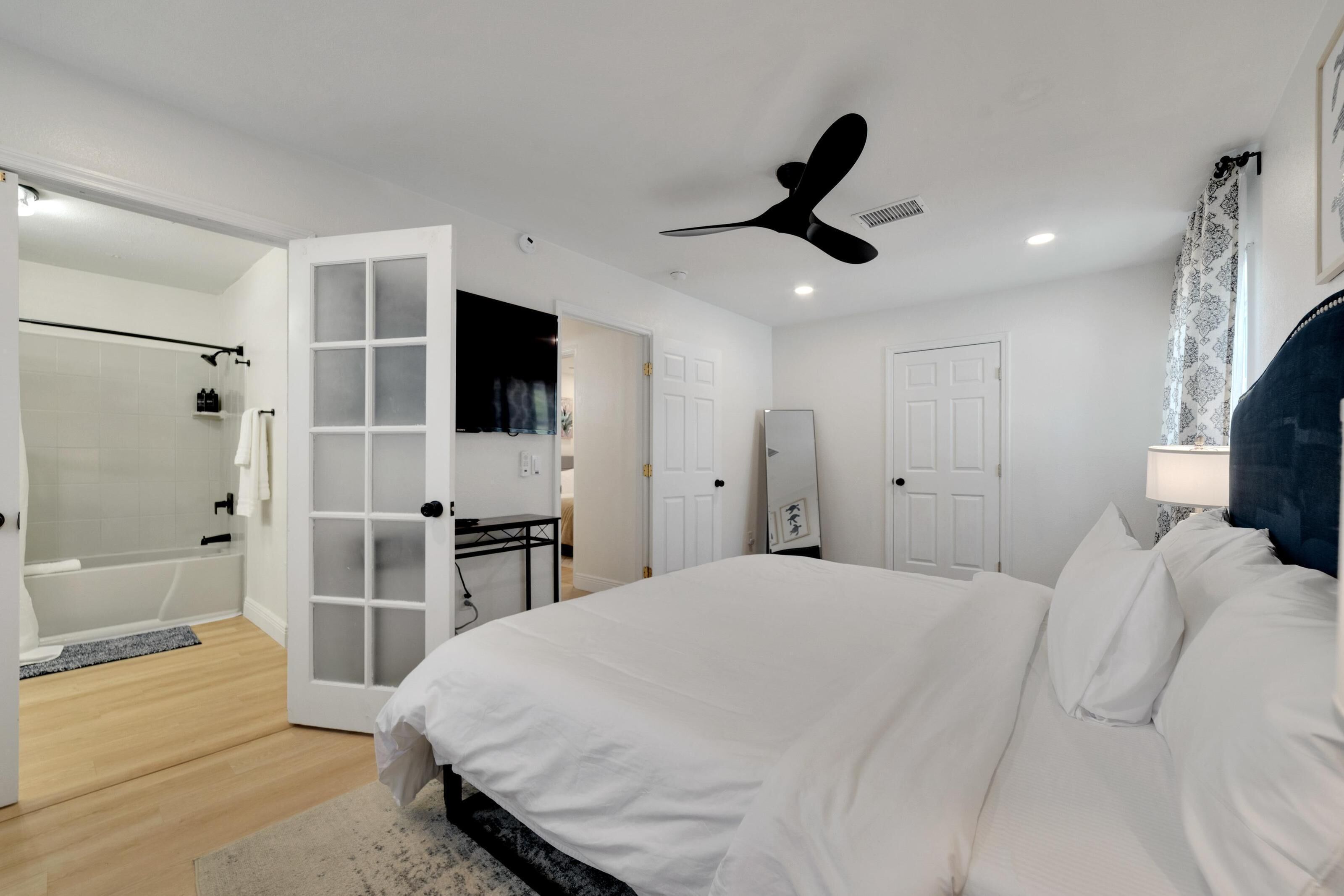 3 多间卧室、办公桌、熨斗/熨衣板、免费 WiFi