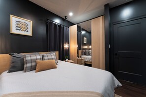 2 habitaciones, tabla de planchar con plancha y cuna de viaje 