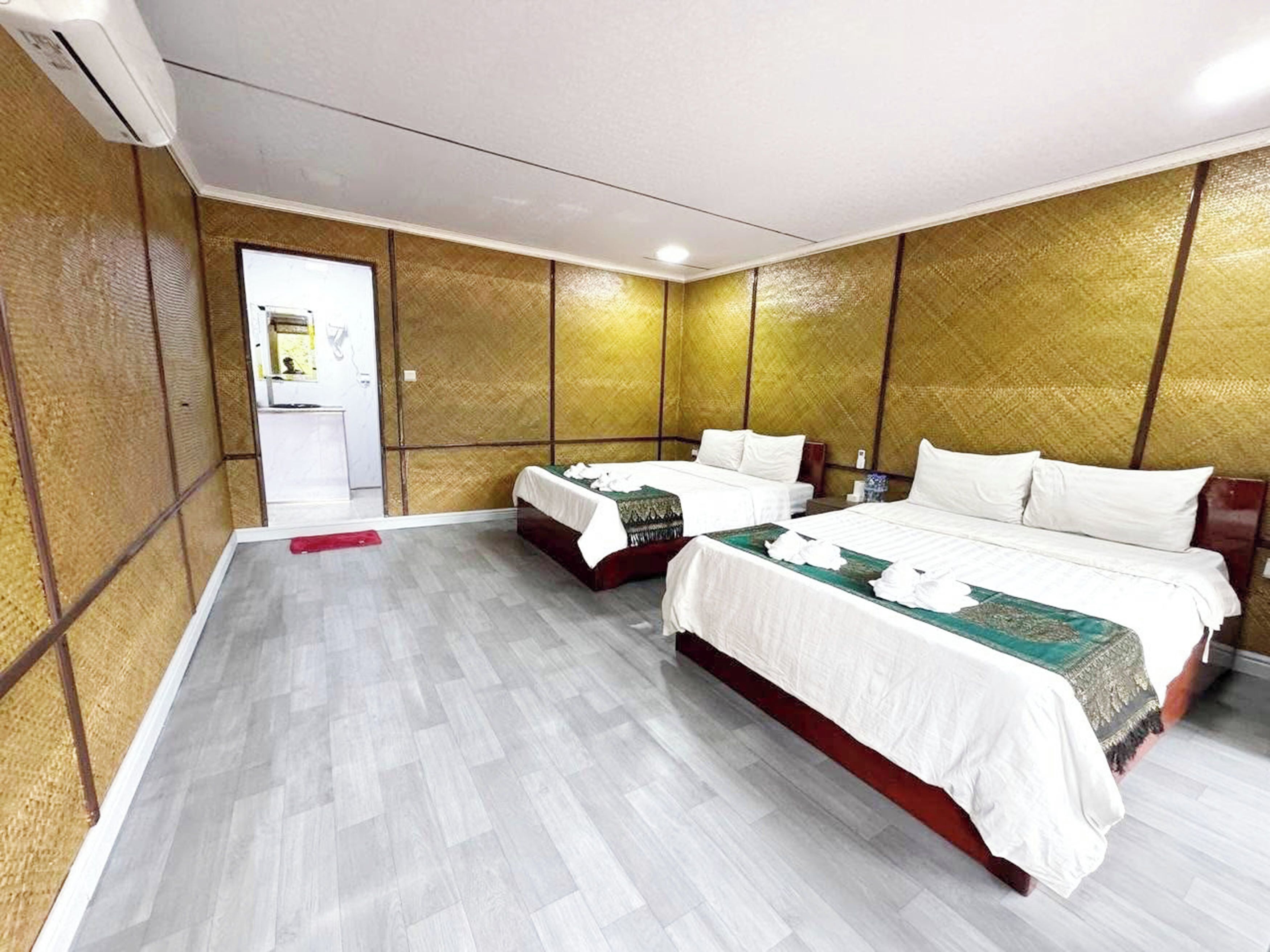 Free WiFi, bed sheets