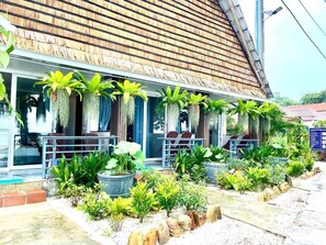 Traditional Room | Terrace/patio