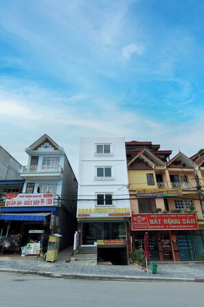 Front of property - Sapa Happy Hotel (Sa Pa)