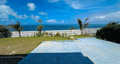 Escape to Serenity: Charming One Bedroom Villa with Private Beach Access!