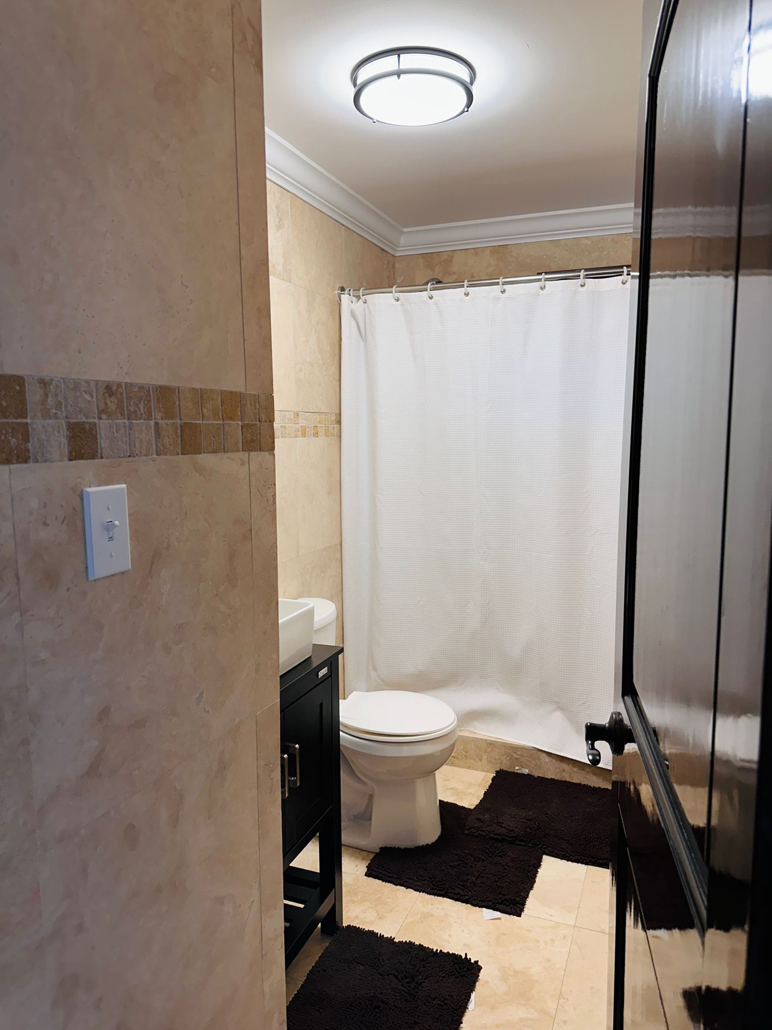 Pyyhkeet, saippua, sampoo, vessapaperi