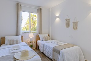 2 chambres, fer et planche à repasser, Wi-Fi gratuit, draps fournis