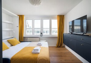 Iron/ironing board, WiFi, bed sheets