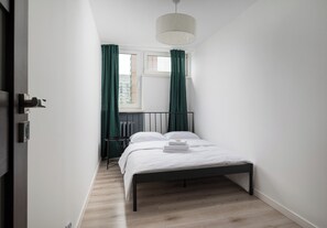 1 habitación, tabla de planchar con plancha, wifi y ropa de cama 