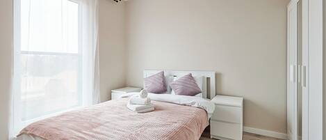 2 bedrooms, iron/ironing board, WiFi, bed sheets