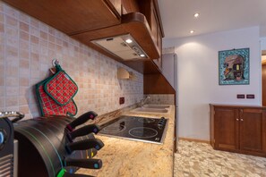 Fridge, microwave, coffee/tea maker, cookware/dishes/utensils