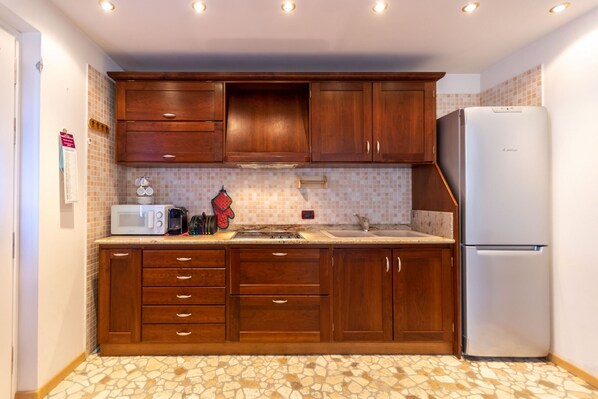 Fridge, microwave, coffee/tea maker, cookware/dishes/utensils