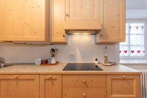 Fridge, microwave, dishwasher, coffee/tea maker