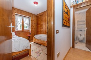 Bügeleisen/Bügelbrett, kostenloses WLAN, Bettwäsche