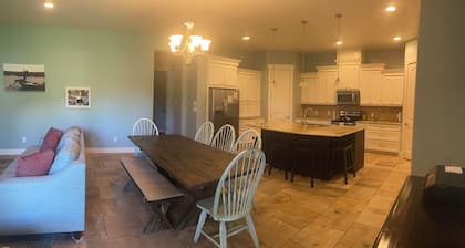 Barndo by the Bay 6 seater Golf Cart included with rental❤️