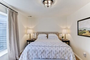 5 bedrooms, desk, iron/ironing board, travel cot