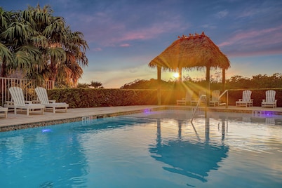Isla Mirabelle: Boutique Resort, FREE Boat Dockage Sep-Oct Only!