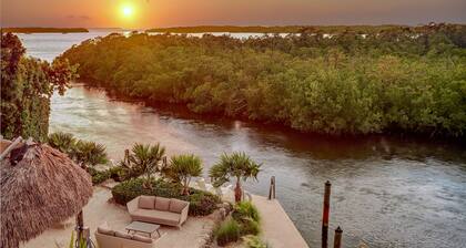 Bayberry Key: Waterfront Htd Pool, FREE Boat Dockage Sep-Oct Only!