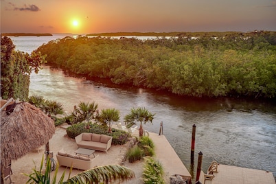 Bayberry Key: Waterfront Htd Pool, FREE Boat Dockage Sep-Oct Only!