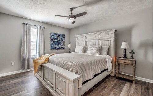 Remodeled N. Jackson Home w/ Shuffleboard, sleeps 6