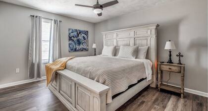 Remodeled N. Jackson Home w/ Shuffleboard, sleeps 6