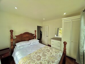 2 bedrooms, iron/ironing board, WiFi, bed sheets - Spacious family Cottage with tropical views (Bequia)