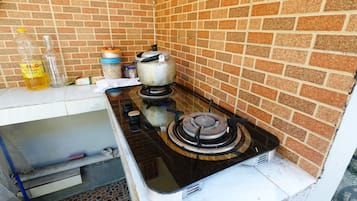 Quarto luxo, vista para o jardim | Espaço de cozinha compartilhada