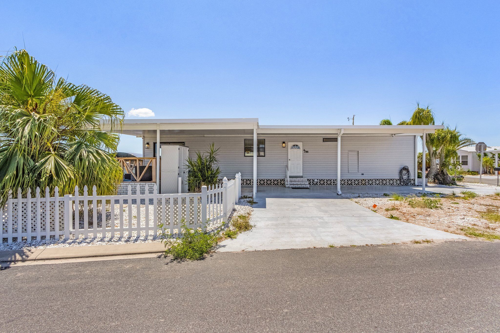 2/2 Home in Cherry Estates!