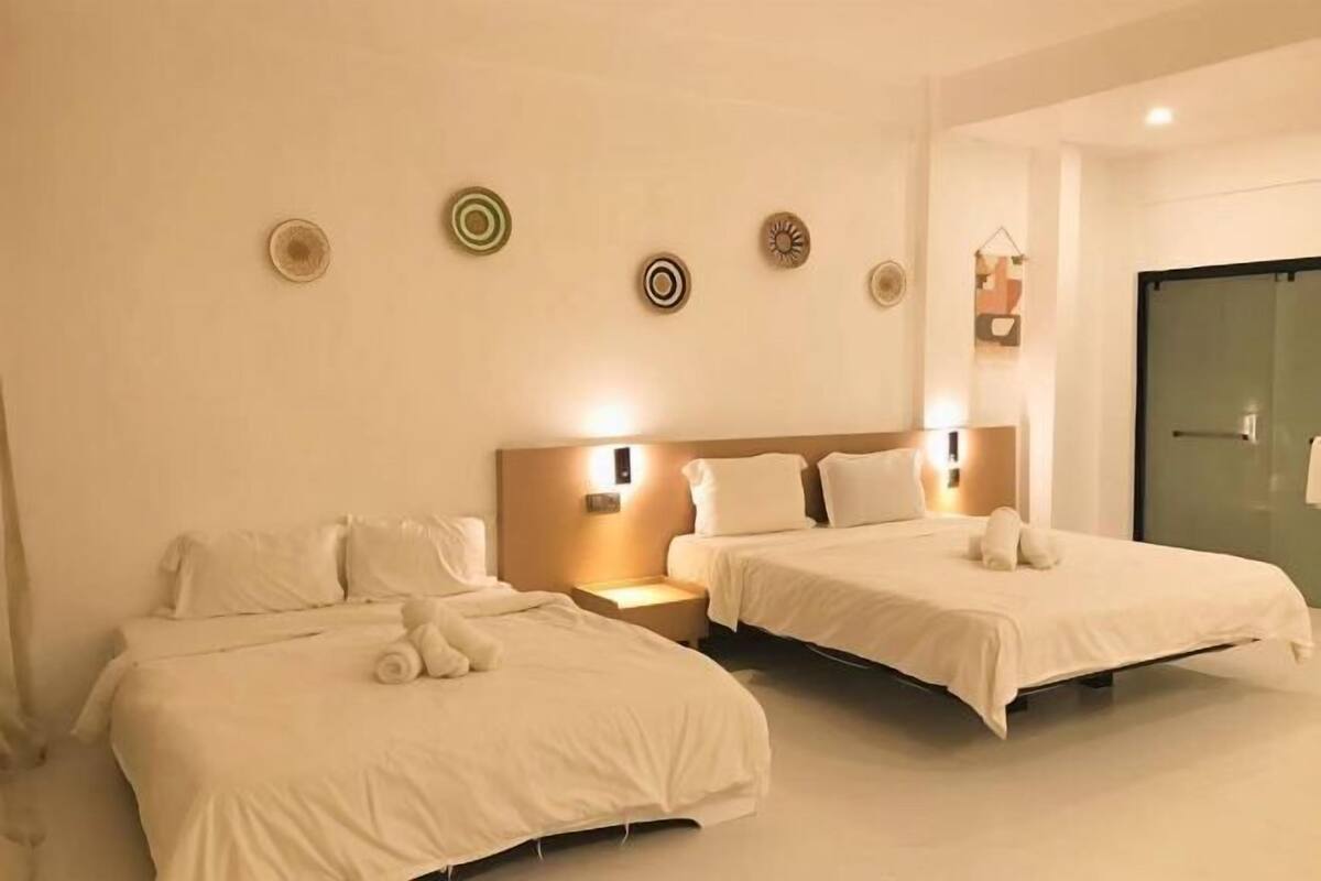 Hypo-allergenic bedding, desk, soundproofing, free WiFi