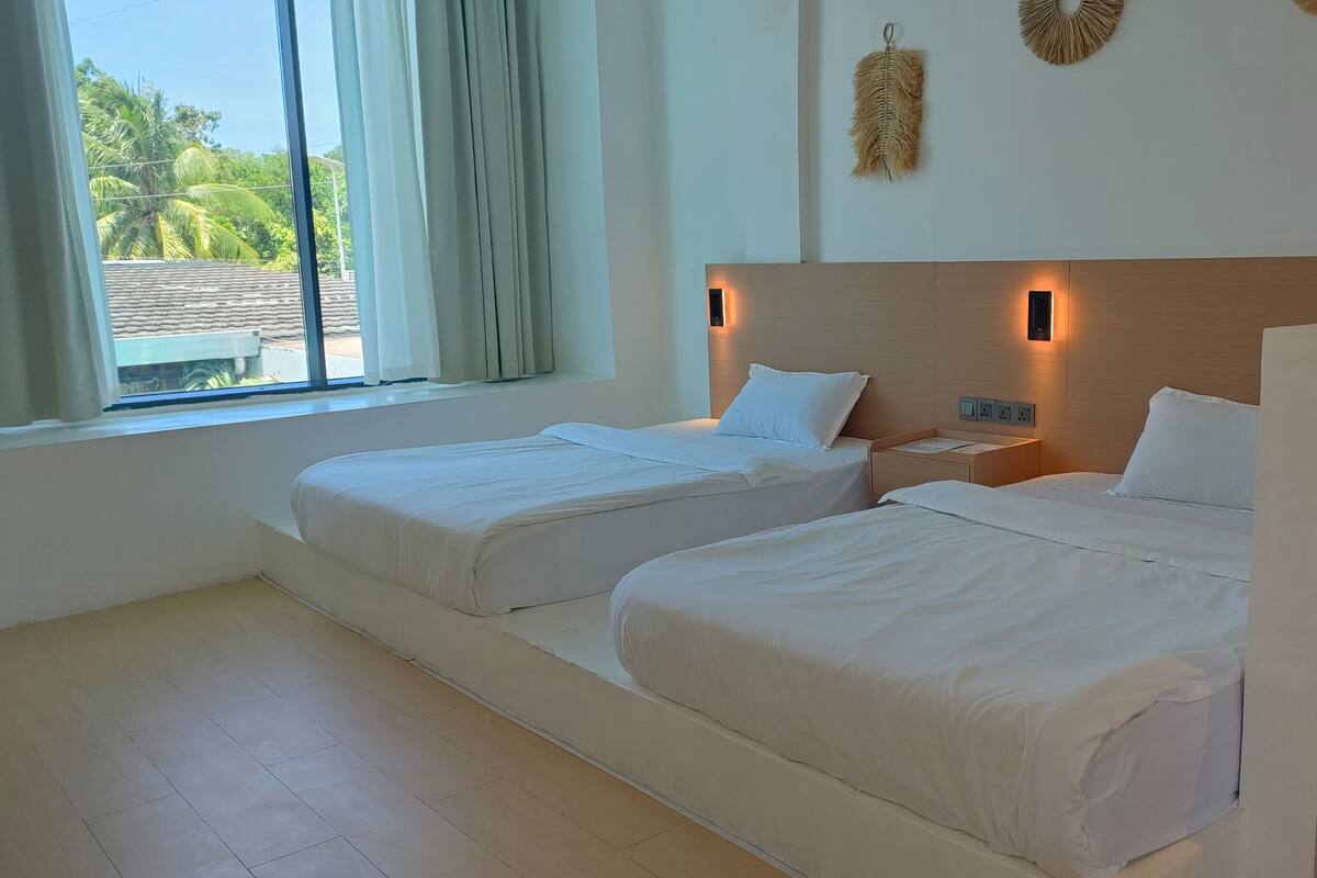 Deluxe Twin Room, 2 Double Beds, Balcony, Garden View