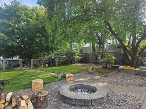 Property grounds - The Habitat House on Halsey Street (Troutdale)