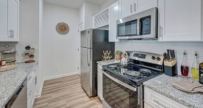 Coastal Luxe Apt Near Fernandina Bch/Amelia Island/JAX Airport & I-95 to DWTN.