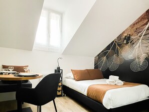 Iron/ironing board, free WiFi, bed sheets