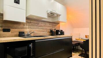 Fridge, coffee/tea maker, electric kettle, toaster