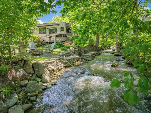 Luxurious Creekside Camper/RV in Gatlinburg, TN w/bunk room & fire pit.