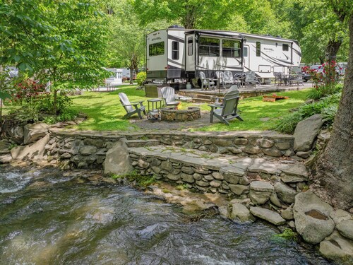 Luxurious Creekside Camper/RV in Gatlinburg, TN w/bunk room & fire pit.