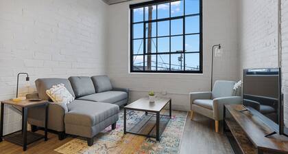 Trendy Modern 1BD Industrial Loft in DT Cleveland