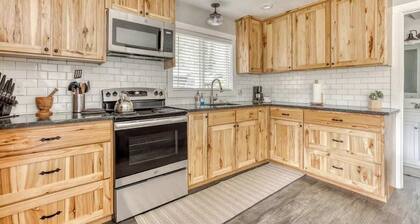 Riverbend Cabin Hot Tub, River Front Dog Friendly