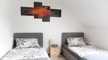 2 bedrooms, iron/ironing board, free WiFi, bed sheets