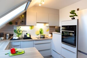 Fridge, microwave, oven, stovetop