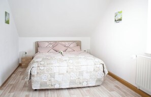 2 chambres, fer et planche à repasser, Wi-Fi gratuit, draps fournis