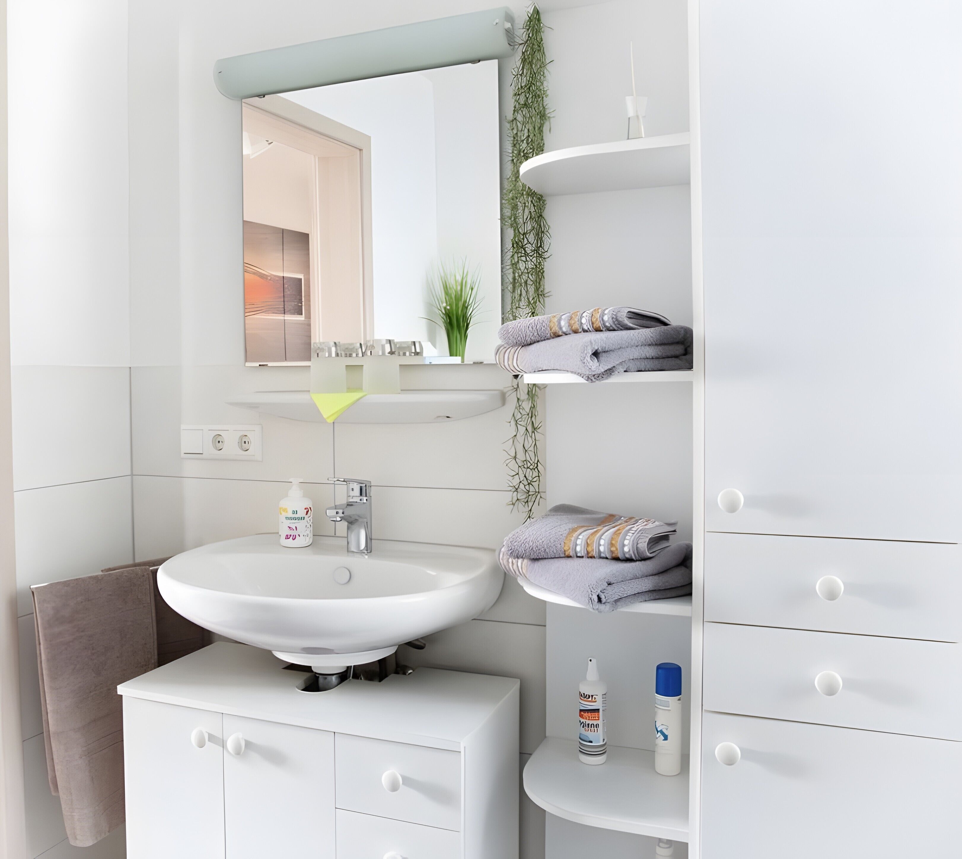 Douche, sèche-cheveux, serviettes fournies