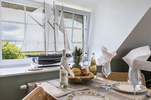 Dining - Apartment 'Südwest' with Shared Terrace, Private Garden and Wi-Fi (Pellworm)