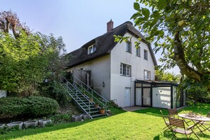 Exterior - Apartment 'Südwest' with Shared Terrace, Private Garden and Wi-Fi (Pellworm)