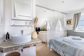 1 bedroom, free WiFi, bed sheets - Apartment 'Südwest' with Shared Terrace, Private Garden and Wi-Fi (Pellworm)