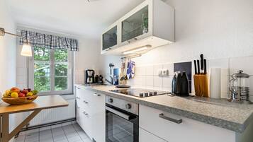 Refrigerador, horno, parrilla de estufa y lavavajillas