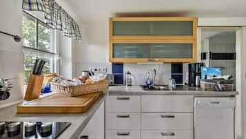 Refrigerador, horno, placa de cocina, lavavajillas